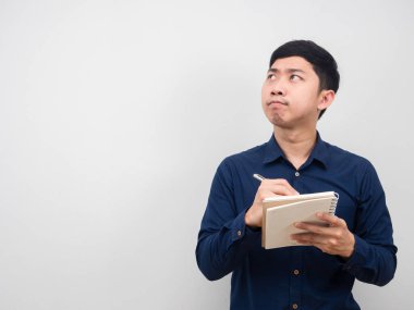 Erkek jesti günlüğe yazar ve kopyalama alanına bakar