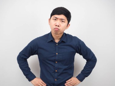 Ciddi duygular. Kameraya bakınca kafası karışıyor.