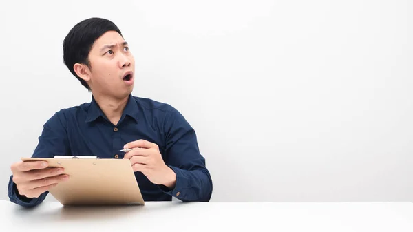 Man Holding Document Board Feeling Shocked Looking Copy Space Table — 图库照片