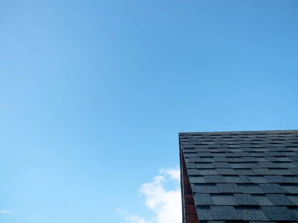 Zwart Dak Met Blauwe Lucht Achtergrond Middag Blauwe Lucht Met — Stockfoto