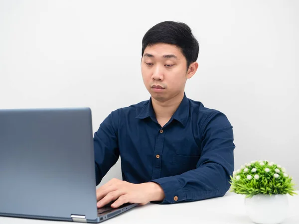 Businessman Using Laptopn Table Working Online Feeling Tried Want Sleep — Zdjęcie stockowe
