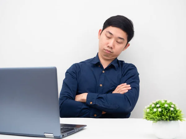 Uomo Seduto Braccia Incrociate Sul Suo Posto Lavoro Dormire Con — Foto Stock
