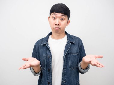 Erkek gömleği jesti. Bilmiyorum.