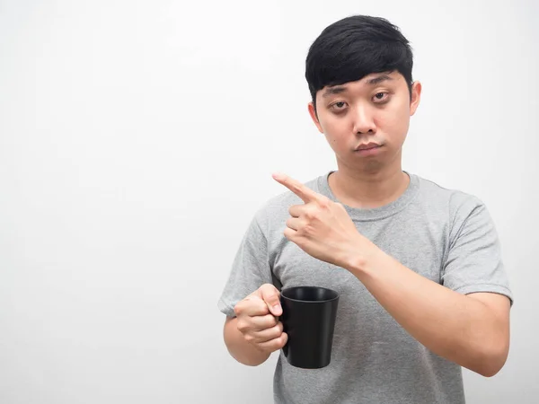 Man Sleepless Holding Coffee Cup Point Finger Copy Space — Stockfoto