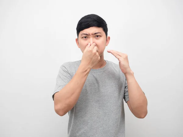 Asijské Člověk Pocit Smradlavý Zavřít Jeho Nos Portrét Bílý Pozadí — Stock fotografie