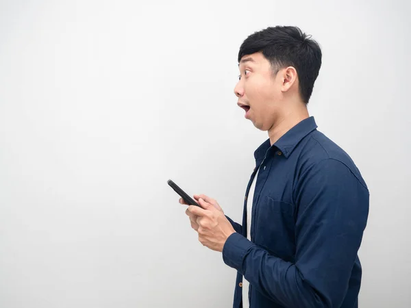 Side View Man Holding Mobile Phone Excited Emotion Looking Copy — Stockfoto