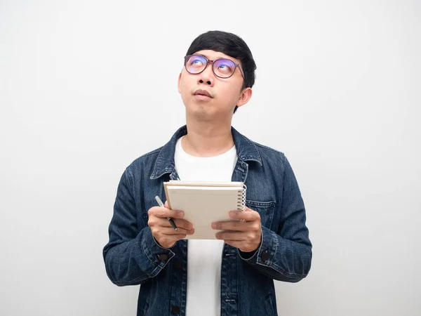 Man Jeans Shirt Wearing Glasses Holding Diary Thinking Looking — Stock fotografie