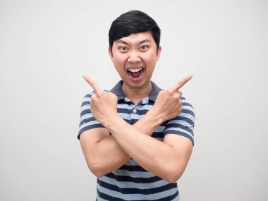 Erkek çizgili gömlek heyecan verici duygu işaret ediyor.