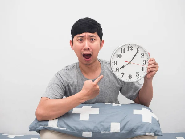Man Sitting Bed Feel Shocked Point Finger Clock Wake Late — Fotografia de Stock