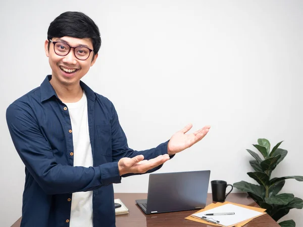 Asian Businessman Glasses Cheerful Stand Gesture Invite Workspace — Stock fotografie