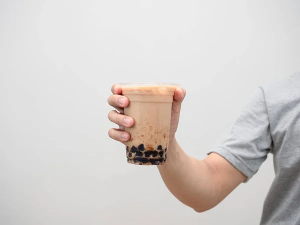 El ele tutuşan balonlu çay izole edilmiş kopya alanı