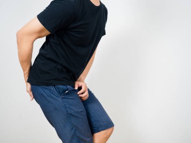 Acılı jest, acı dolu çiş, izole edilmiş stüdyo çekimi.