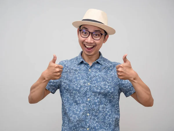 Cheerful Tourism Man Wear Hat Show Thumb Happy Emotion — Stock fotografie
