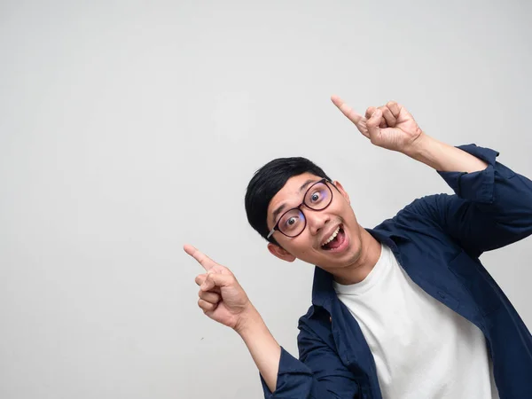 Young Businessman Cheerful Gesture Double Point Finger Copy Space — Stock fotografie
