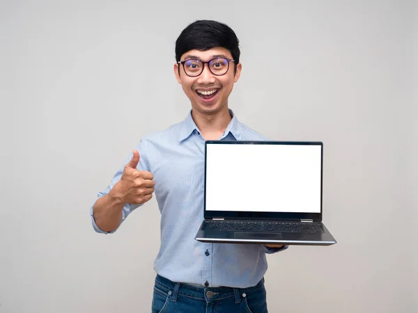Pozitivní Asijský Podnikatel Šťastný Úsměv Show Notebook Bílá Obrazovka Show — Stock fotografie