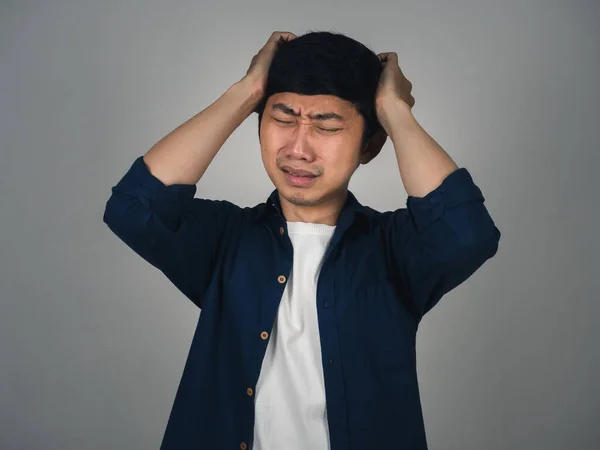Deprimovaný Asijský Muž Bolest Hlavy Pláč Jeho Životě — Stock fotografie