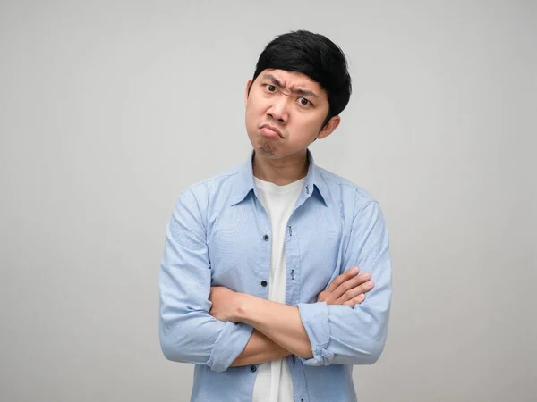 Junger Mann Blaues Hemd Verschränkte Arme Empfindet Wut Gesicht Isoliert — Stockfoto