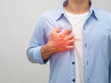 Yaklaş, acılı adam. Kalbi göğsünden ayrılmasın.