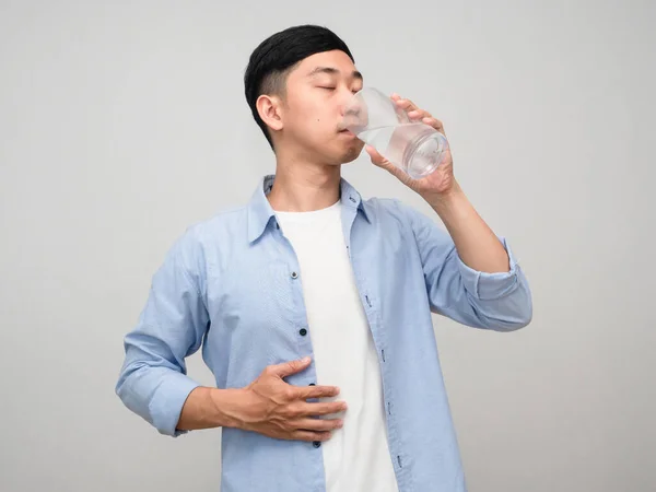 Pozitivní Asijské Muž Modrá Košile Pitná Voda Izolované — Stock fotografie