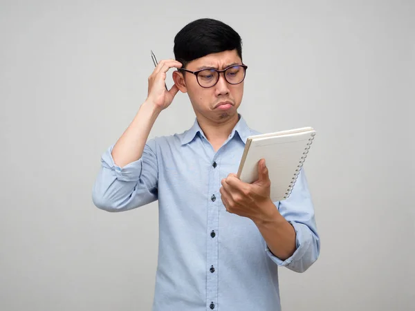 Asiático Hombre Negocios Azul Camisa Rascarse Cabeza Siente Confundido Acerca — Foto de Stock