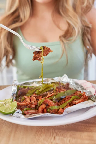 Girl Eating Delicious Typical Mexican Food Tacos Sopes Pastor Etc — Foto Stock