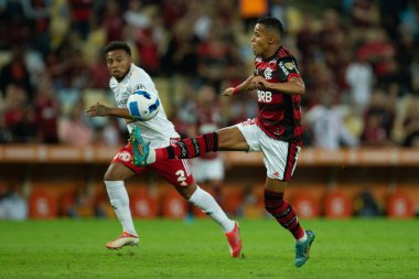 Flamengo 'dan Lazaro, Libertadores Kupası 2022' de Brezilya 'nın Rio de Janeiro kentindeki Maracana Stadyumu' nda oynanan ve Flamengo ile Sporting Cristal arasında oynanan karşılaşma sırasında