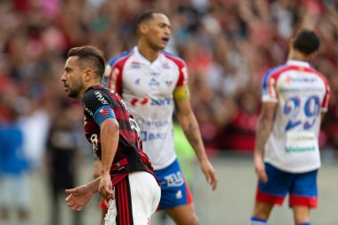 Flamengo 'dan Everton Ribeiro, Brasileirao Serie A 2022' nin bir parçası olarak Brezilya 'nın Rio de Janeiro kentindeki Maracana Stadyumu' nda oynanan karşılaşmada attığı golü kutlar. Bu oyun 38 ruletin üçüncüsü için geçerlidir.