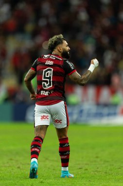 Flamengo 'dan Gabriel Barbosa, Brasileirao Serie A 2022' nin bir parçası olarak Brezilya 'nın başkenti Rio de Janeiro' da oynanan karşılaşmada attığı golü kutluyor..