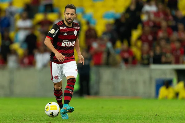Flamengo 'dan Everton Ribeiro, Brasileirao Serie A 2022' nin bir parçası olarak 15 Haziran 2022 'de Brezilya' nın Rio de Janeiro şehrinde oynanan karşılaşma sırasında.