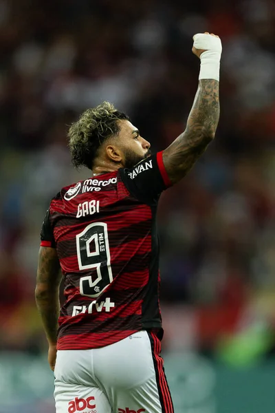 Flamengo 'dan Gabriel Barbosa, Brasileirao Serie A 2022' nin bir parçası olarak Brezilya 'nın başkenti Rio de Janeiro' da oynanan karşılaşmada attığı golü kutluyor..