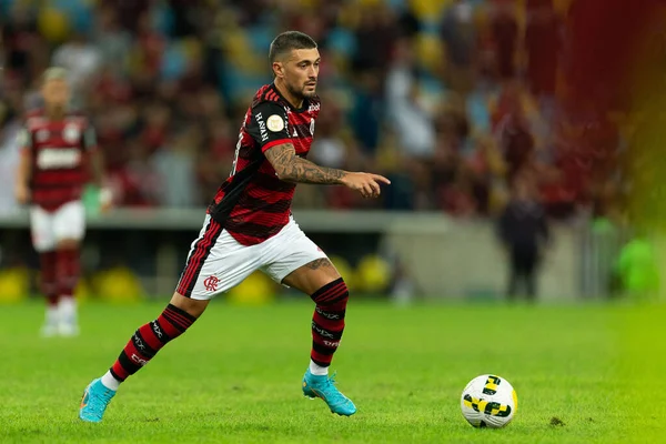 Flamengo 'dan Giorgian de Arrascaeta, Brezilya' nın başkenti Rio de Janeiro 'da 15 Haziran 2022' de Brasileirao Serie A 2022 'de oynanan karşılaşma sırasında.
