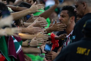 Fluminense taraftarlarıyla Fred, Brezilya 'nın Rio de Janeiro kentindeki Maracana Stadyumu' nda oynanan Brasileirao Serie A 2022 karşılaşmasında Fluminense ve Korintliler arasında oynanan karşılaşmayı kutluyor ve ağlıyor..