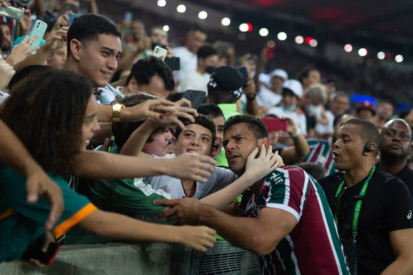 Fluminense taraftarlarıyla Fred, Brezilya 'nın Rio de Janeiro kentindeki Maracana Stadyumu' nda oynanan Brasileirao Serie A 2022 karşılaşmasında Fluminense ve Korintliler arasında oynanan karşılaşmayı kutluyor ve ağlıyor..