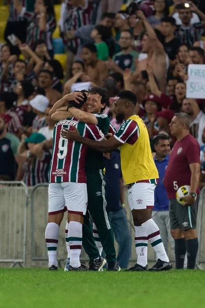 Fluminense 'den Fred ve Fernando Diniz, Brezilya' nın Rio de Janeiro kentindeki Maracana Stadyumu 'nda oynanan Brasileirao Serie A 2022 karşılaşmasında Fluminense ve Korintliler arasında oynanan karşılaşmayı kutluyor ve ağlıyor..