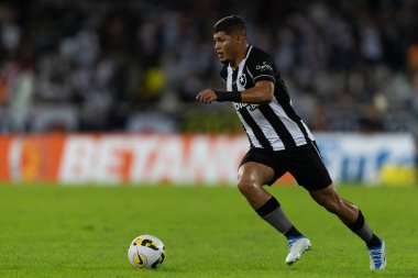 Botafogo 'lu ERISON 17 Temmuz 2022 tarihinde Brezilya' nın Rio de Janeiro şehrinde Brasileirao Serie A 2022 'nin bir parçası olarak Botafogo ve Atletico-MG arasında oynanan karşılaşma sırasında.