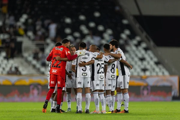 Brasileirao Serie A 2022 'nin bir parçası olarak 17 Temmuz 2022' de Brezilya 'nın Rio de Janeiro şehrinde oynanan Botafogo ve Atletico-MG maçında Atletico-MG takımları.