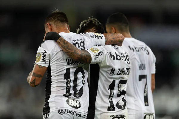 Atletico-MG takımından MATIAS ZARACHO, 17 Temmuz 2022 tarihinde Brezilya 'nın Rio de Janeiro kentindeki Maracana Stadyumu' nda oynanan Brasileirao Serie A 2022 maçında Botafogo ile Atletico-MG arasındaki golü kutluyor..