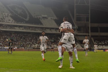 Atletico-MG 'den KENO, Brasileirao Serie A 2022' nin bir parçası olarak Botafogo ve Atletico-MG arasında oynanan maçta 17 Temmuz 2022 'de Brezilya' nın Rio de Janeiro şehrinde oynanan golü kutluyor..