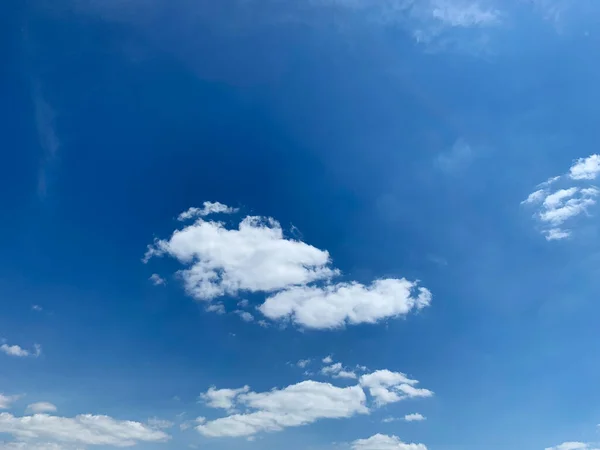 Blue Fluffy Clouds Sun — Stock Photo, Image