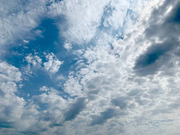 Céu Azul Nuvens Bonitas Atmosfera Paisagem Nebulosa Natureza — Fotografia de Stock