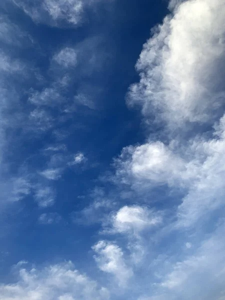 雲のある青空背景 — ストック写真