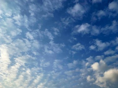 Beyaz bulutlu güzel gökyüzü