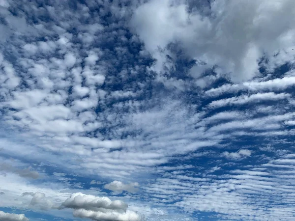 Piękne Błękitne Niebo Chmurami Tło Tło Natury Tapety — Zdjęcie stockowe