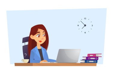 Genç başarılı iş kadını ofis masasında oturuyor ve dizüstü bilgisayarla çalışıyor. Kahve içip gülümsüyor.