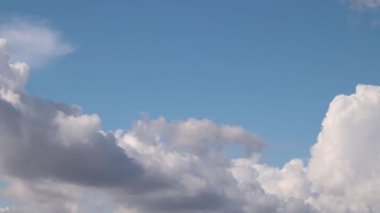 Gökyüzü bulutları, mavi gökyüzü beyaz bulutlar, gökyüzü zaman ayarlı, bulutlar zaman ayarlı 
