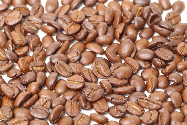 Geröstete Kaffeebohnen Auf Weiß — Stockfoto