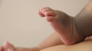Bebek bacaklarının yakınlaşması