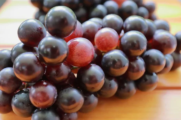 Bunch Black Grapes Wooden Background Bad Cholesterol Prevention Healthy Fruits — ストック写真