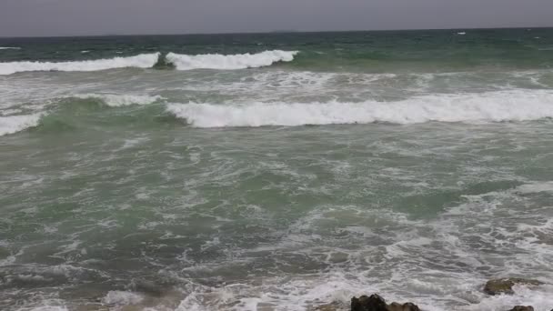 Sea Waves Impact Rocky Beach Supper Slow Motion High Frame — Wideo stockowe