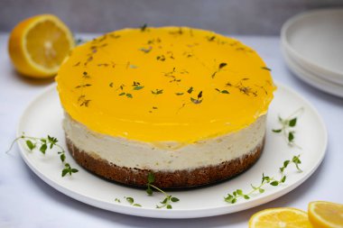 Limonlu ve kekikli peynirli kek.
